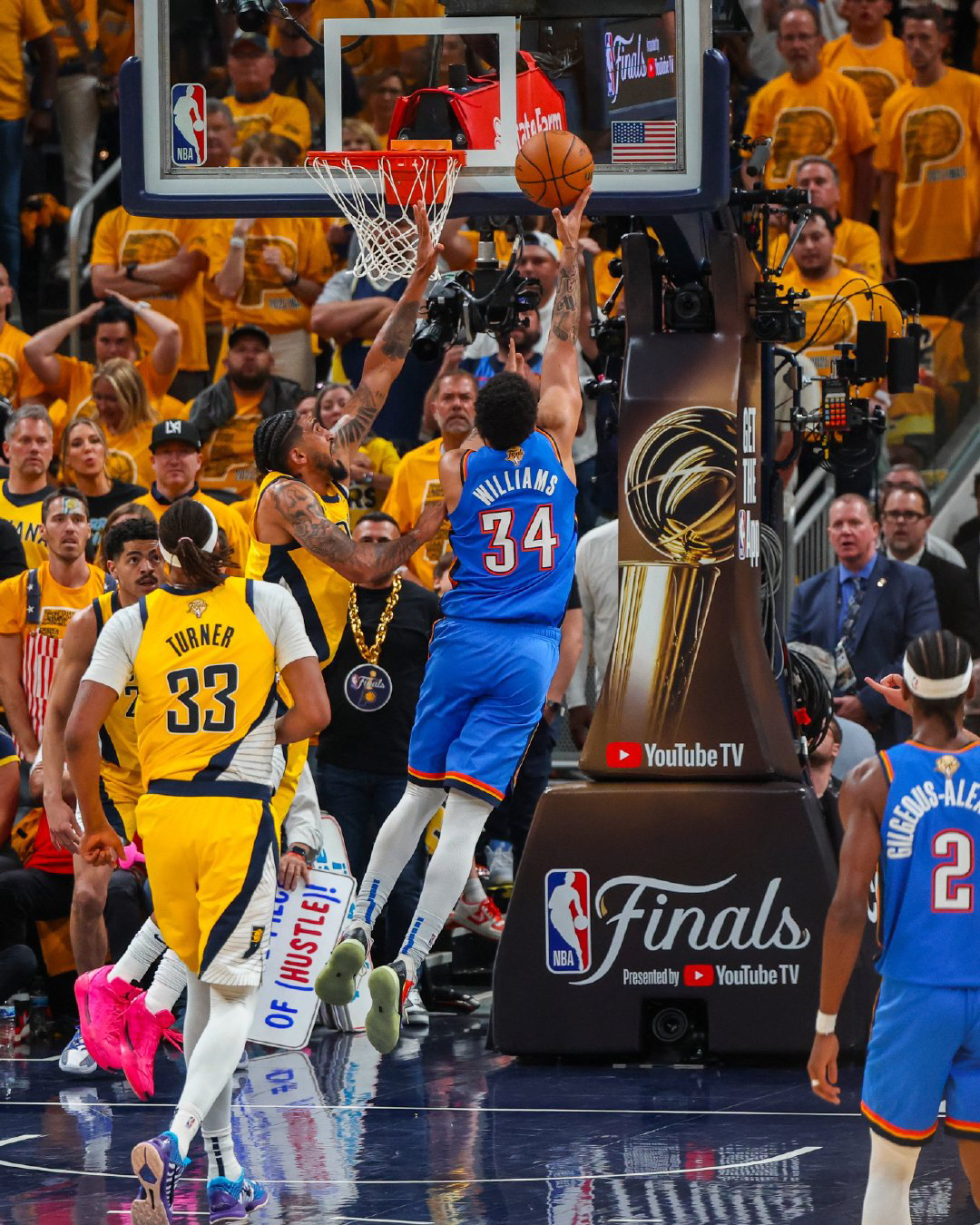 步行者横扫骑士，麦科勒姆统治全场