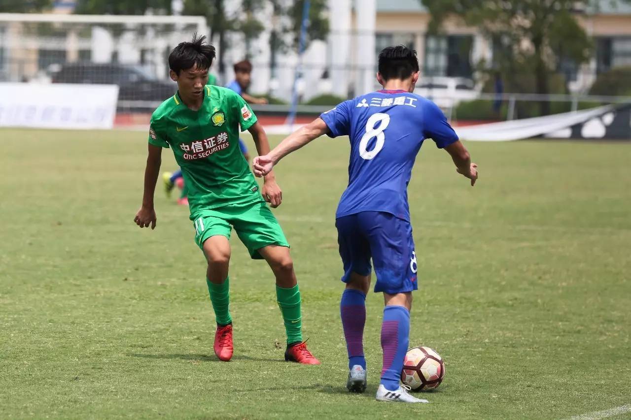 韩国队鏖战英格兰队,奥恰洛夫点燃赛场 韩国队鏖战英格兰队,奥恰洛夫点燃赛场