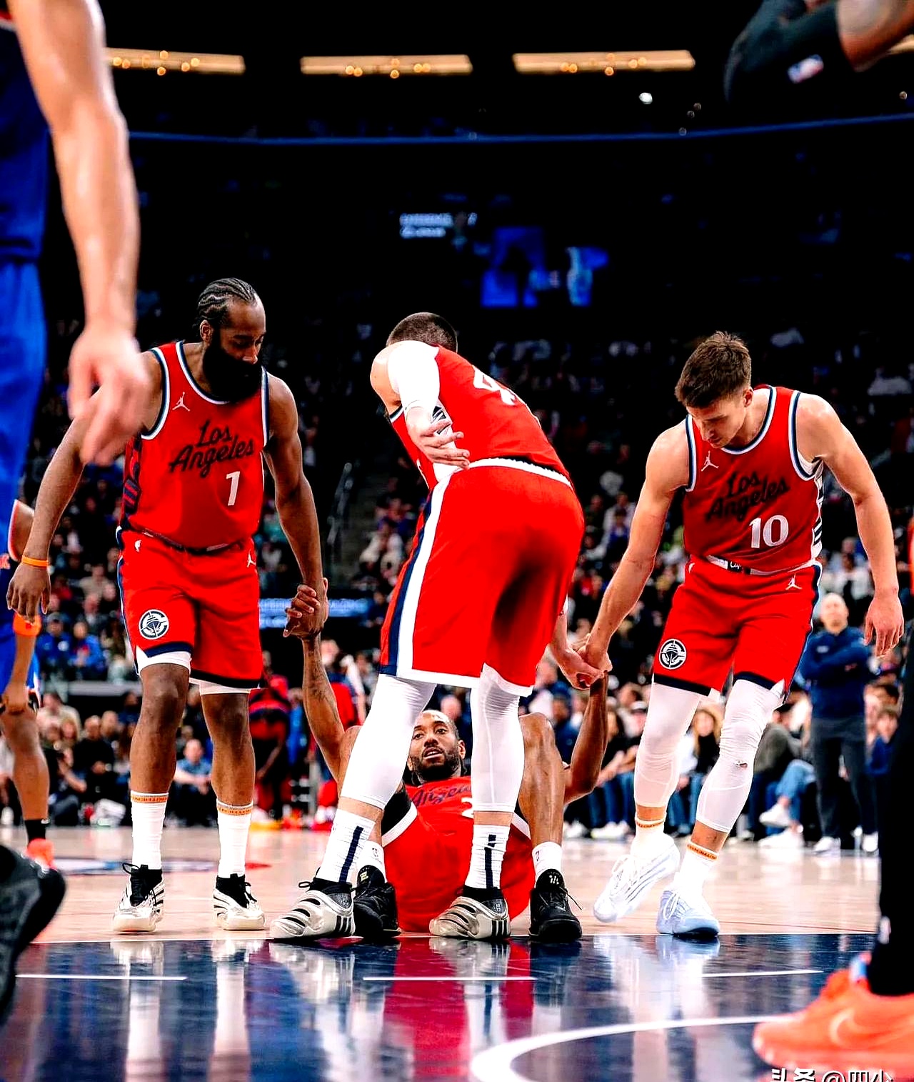 湖人轻取快船，哈登统治全场