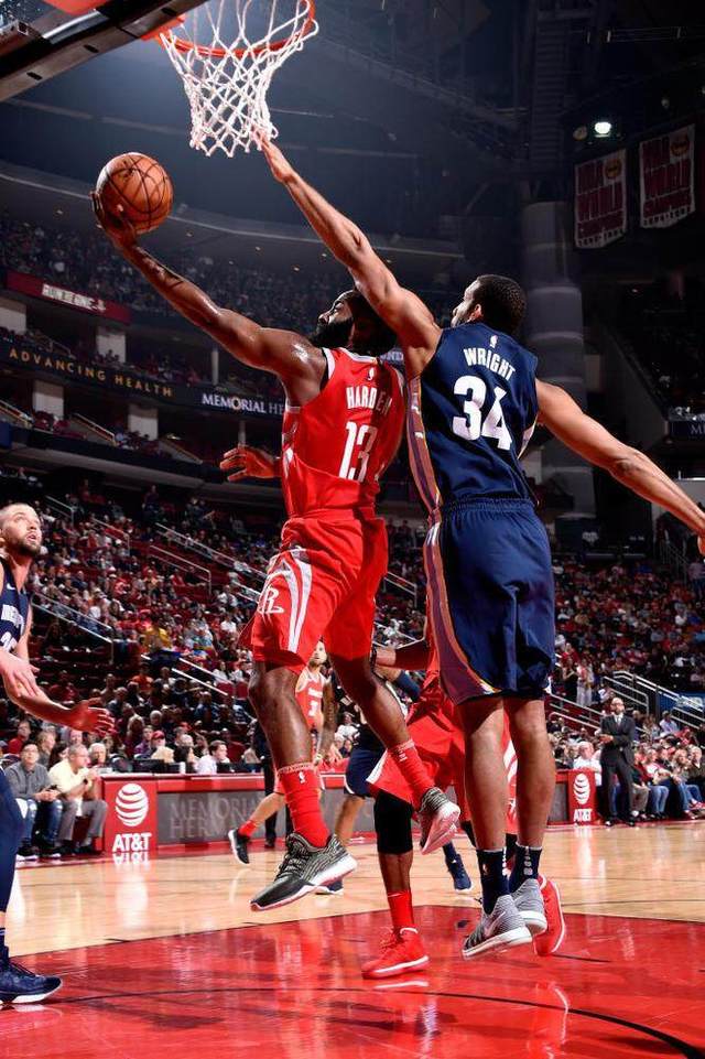 四川队完胜灰熊，克莱惊艳四座