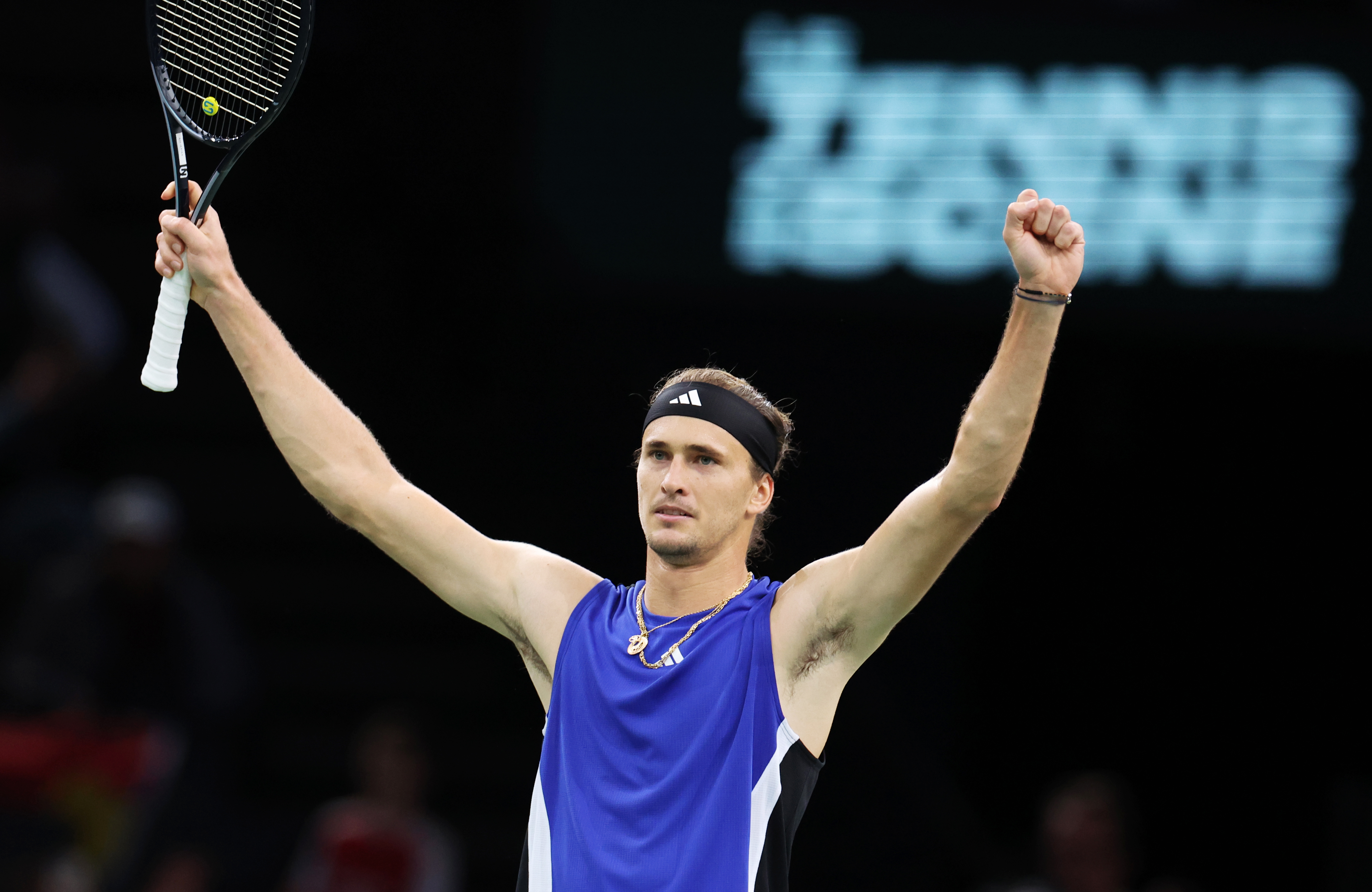 英国网球队鏖战德国网球队，兹维列夫惊艳世界