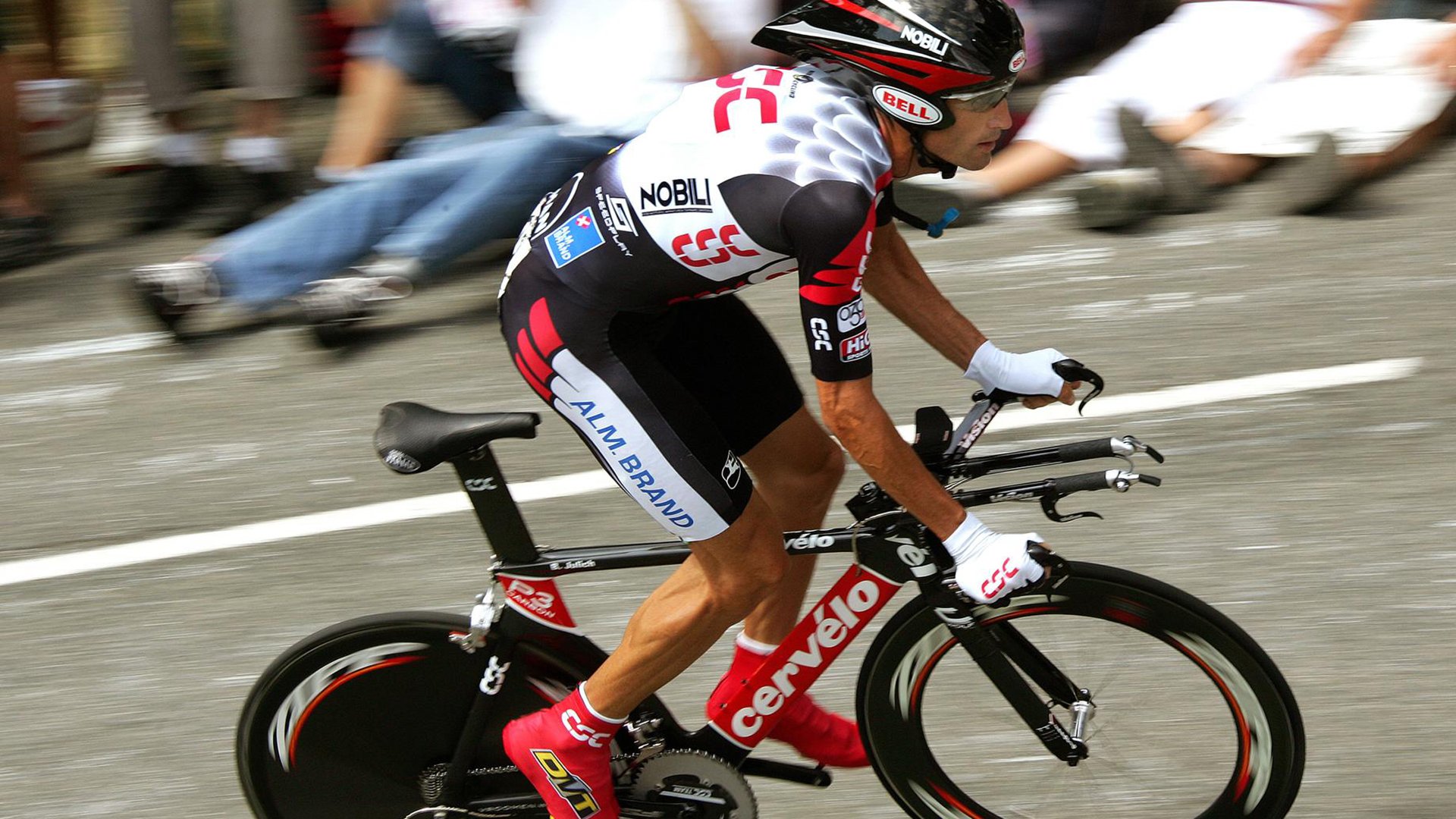 劳塔罗关键回合不手软，AC米兰淘汰赛过关利物浦，红黑军团的钢铁意志与蓝黑箭头的致命一击