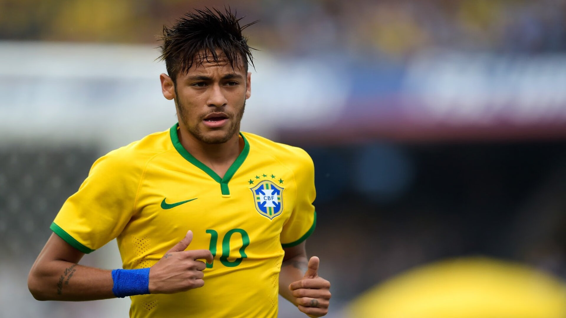 赛道传奇，勒克莱尔领衔法拉利，破局迈凯伦与阿斯顿马丁的鏖战